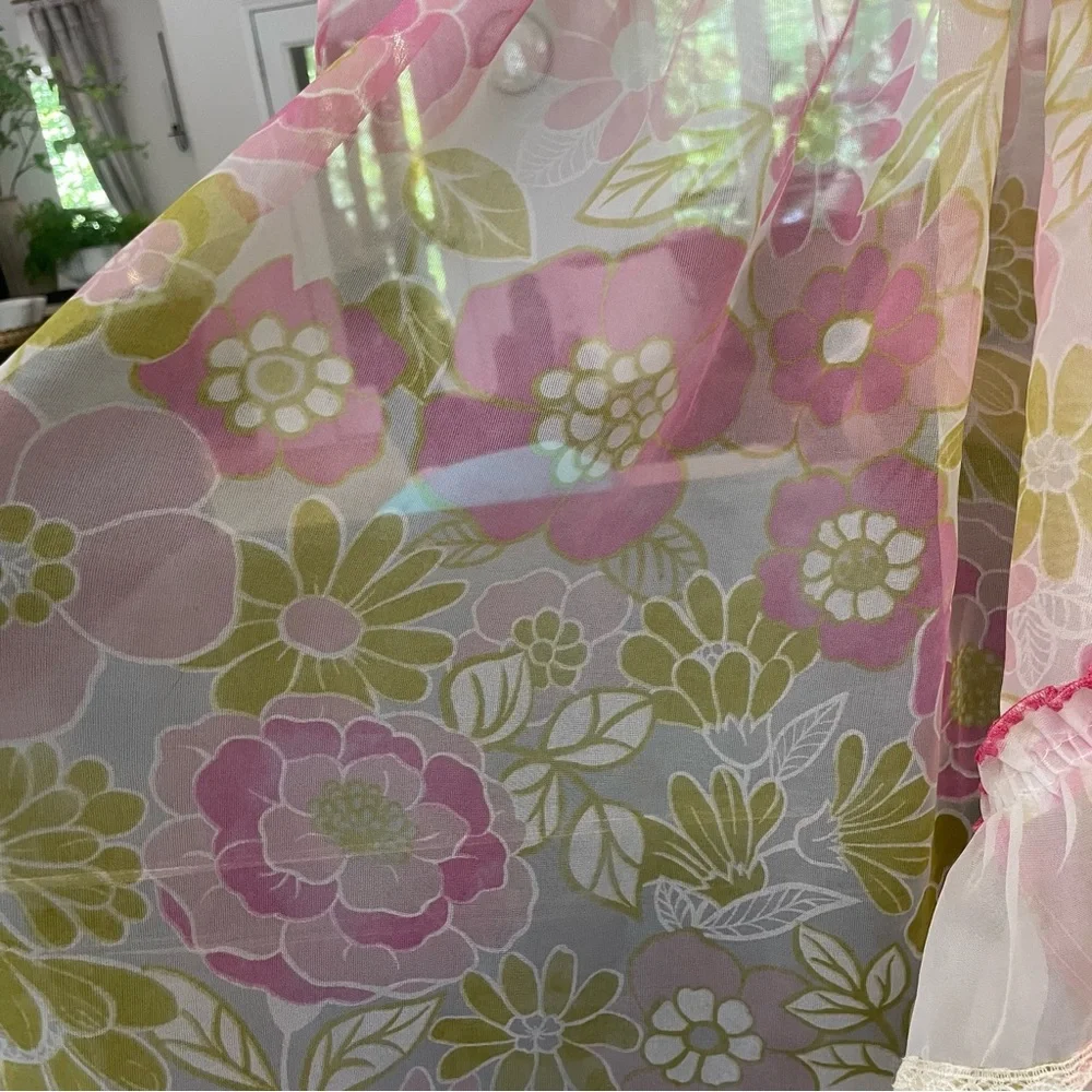 VINTAGE MID CENTURY SEMI SHEER  FLORAL VALANCE  41” L X 104” W X 16” L Middle